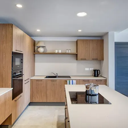 Luxury 3br Seafront *