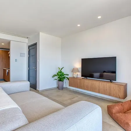 Luxury 3br Seafront Appartement *