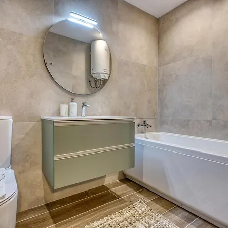 Daire Luxury 3br Seafront St. Paul's Bay