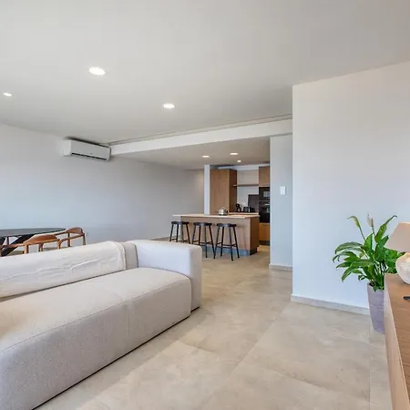 Luxury 3br Seafront Appartement