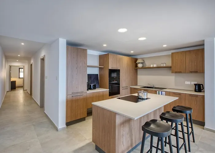 Luxury 3br Seafront Apartamento St. Paul's Bay