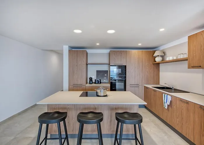 Luxury 3br Seafront *