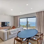 דירה Luxury 3br Seafront סיינט פול ביי