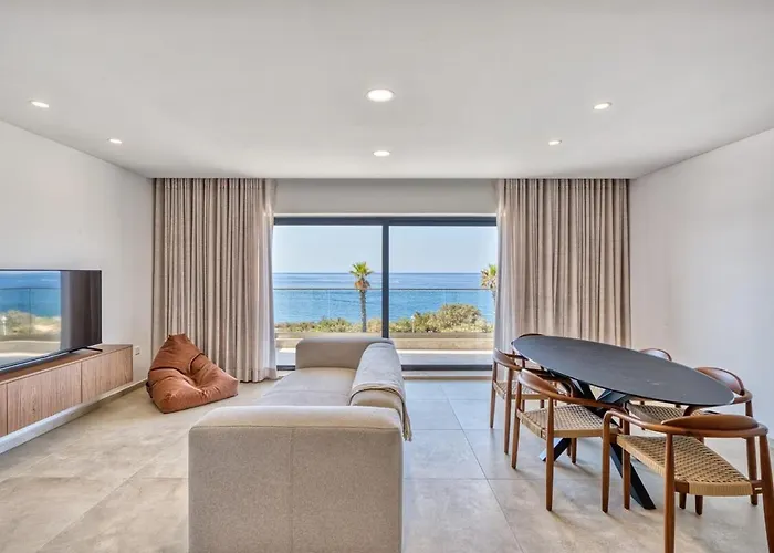 דירה Luxury 3br Seafront *