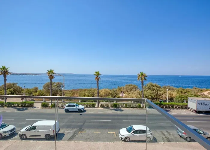 Luxury 3br Seafront דירה *