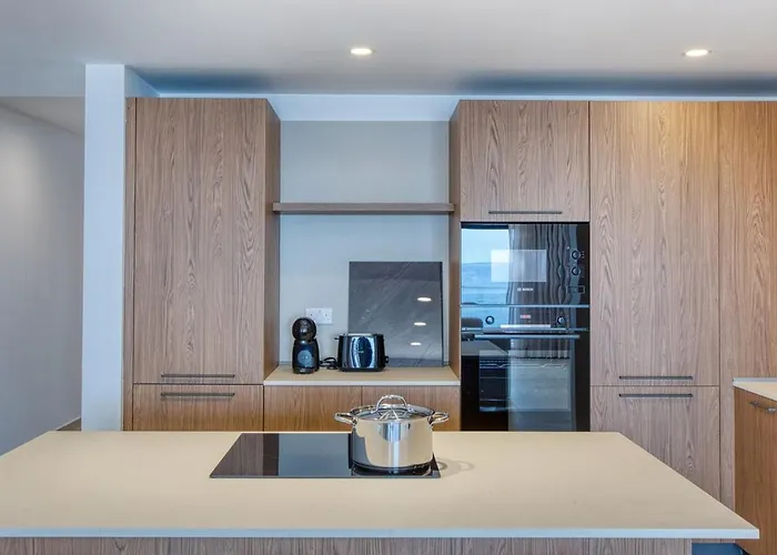 Luxury 3br Seafront דירה *